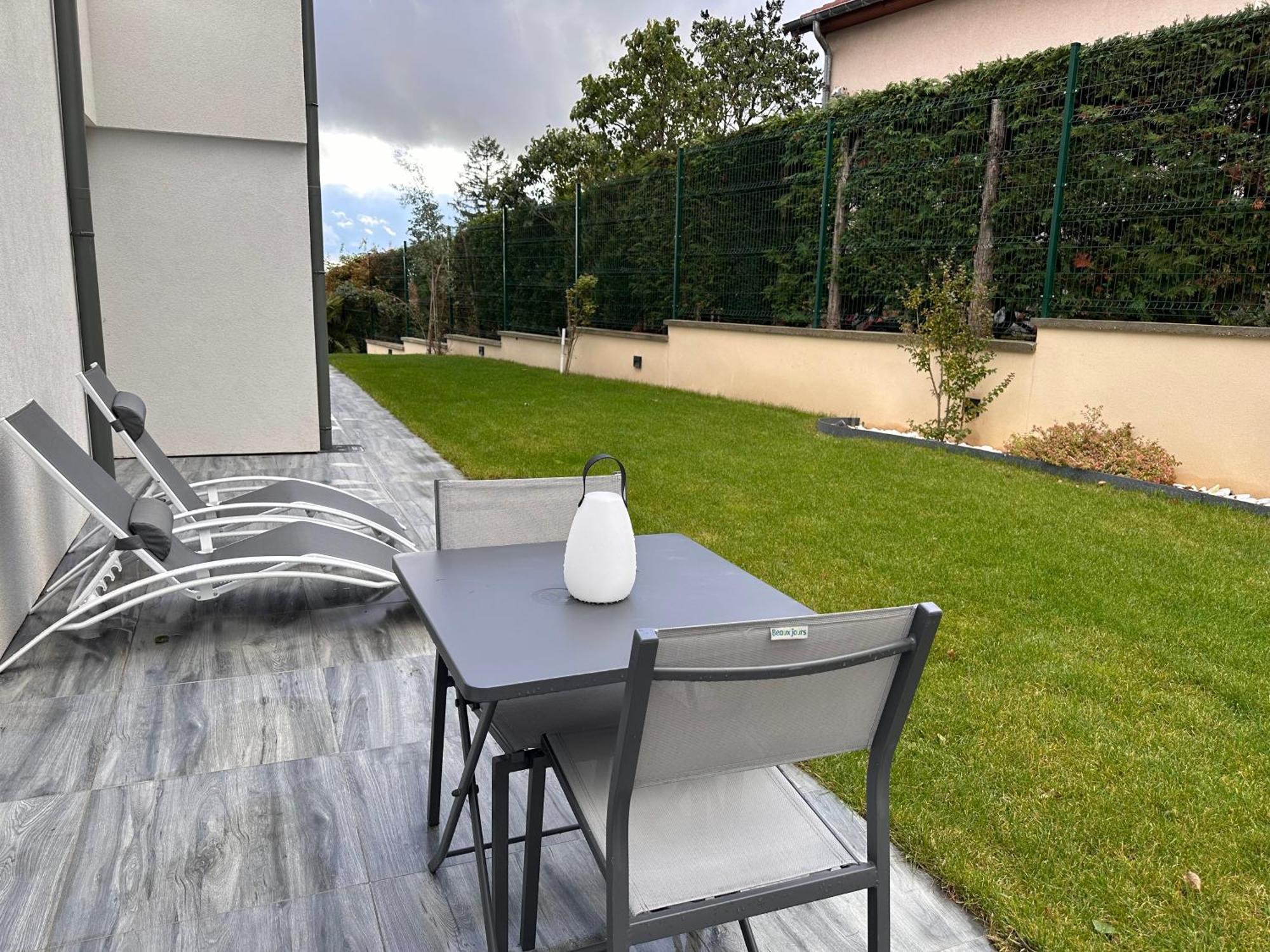 La Villa Perchee Calme, Sauna, Parking Prive Saint-Prix  Exteriör bild